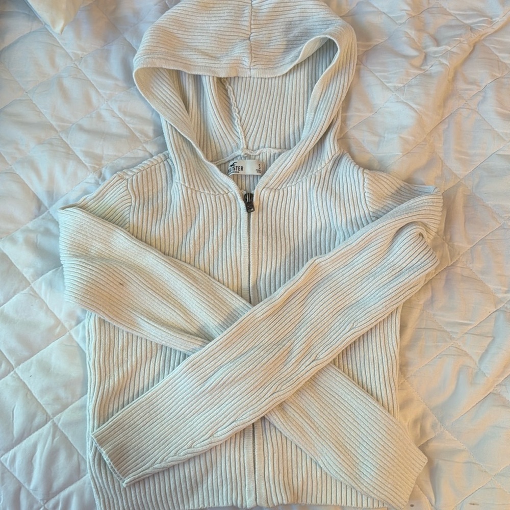 Hollister ribbed cropped white zip up; size S; worn twice